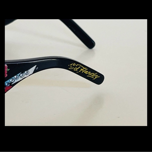 Ed Hardy Black and Red Sunglasses with Floral Case - Picture 8 of 16